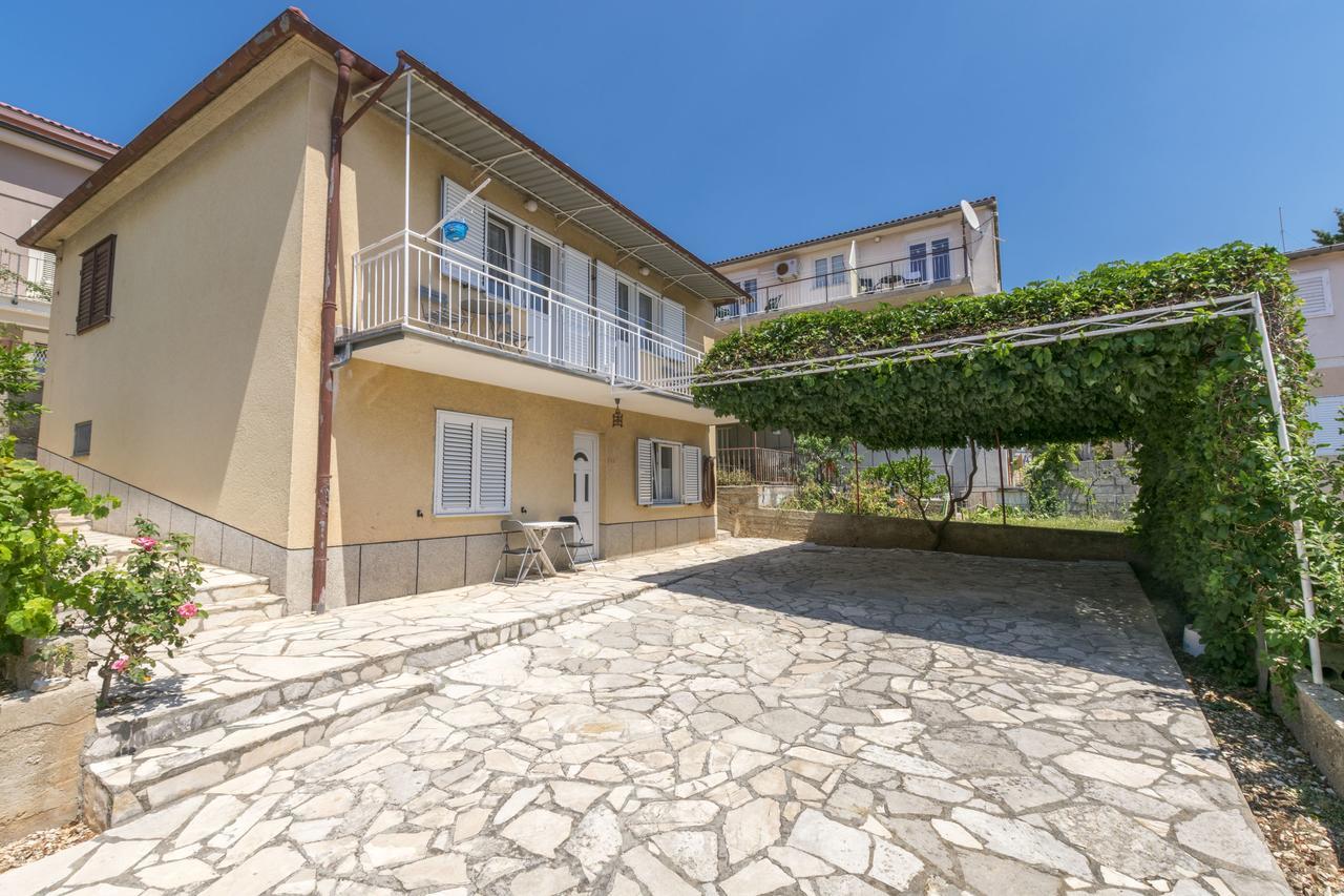 Apartment Hans Primosten Bagian luar foto