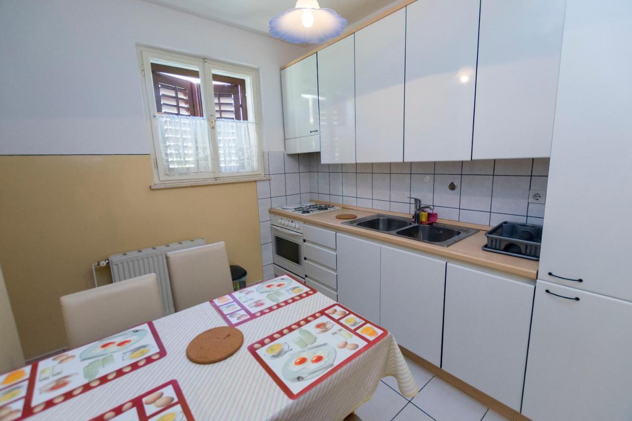 Apartment Hans Primosten Bagian luar foto