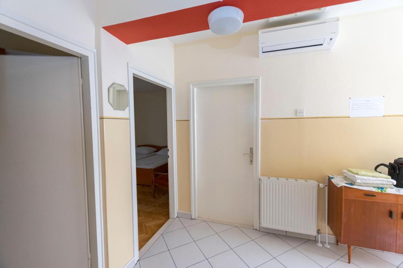 Apartment Hans Primosten Bagian luar foto