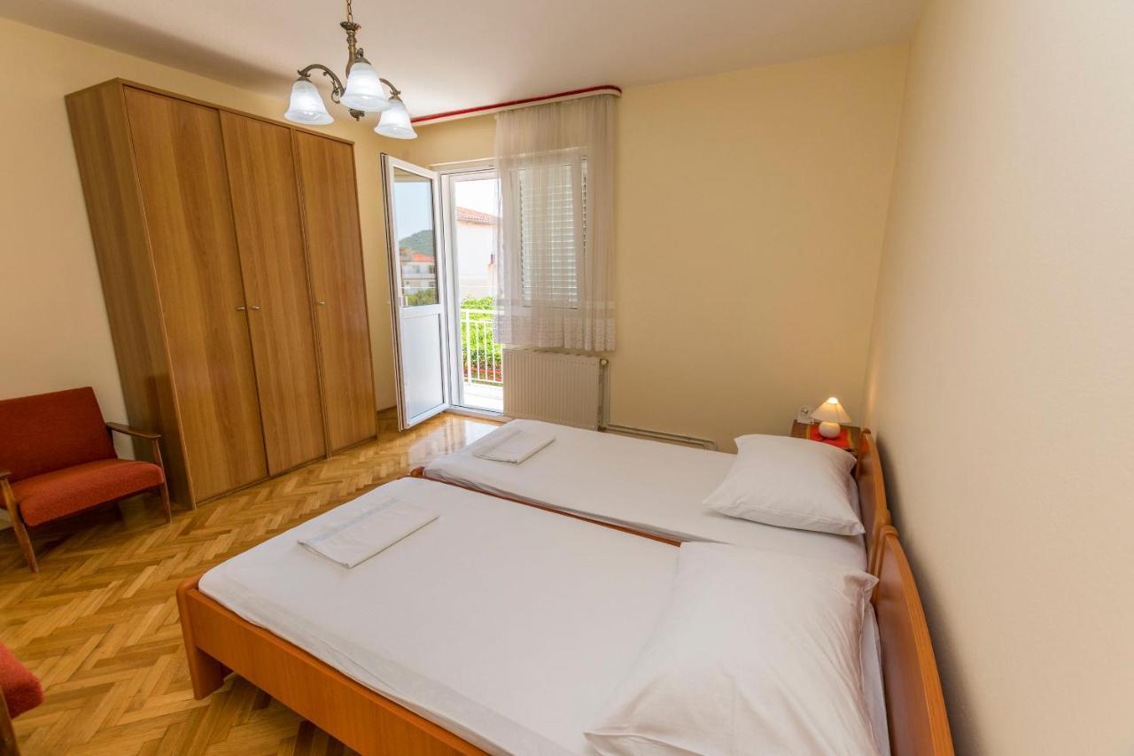 Apartment Hans Primosten Bagian luar foto