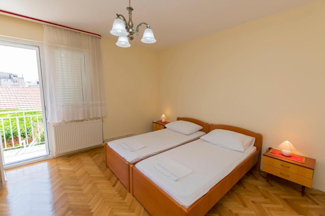 Apartment Hans Primosten Bagian luar foto