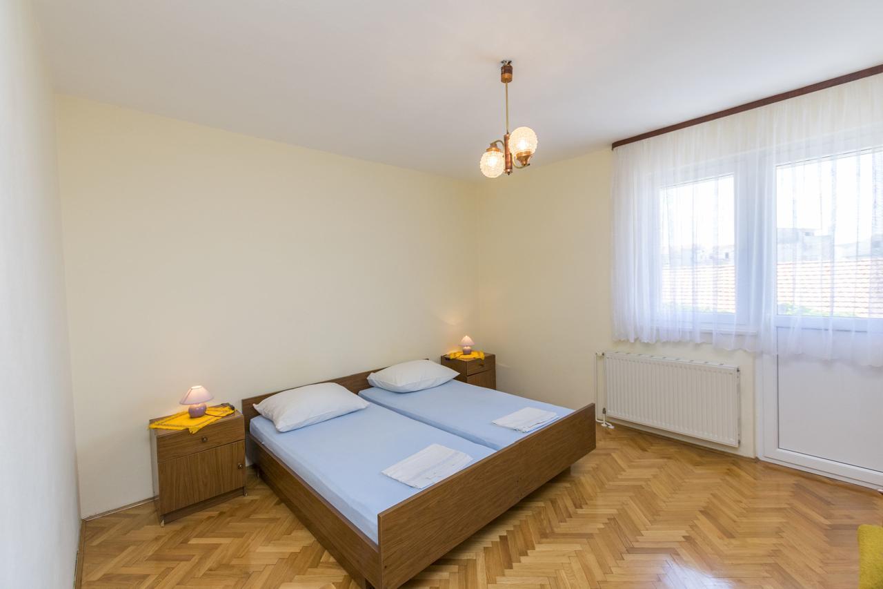 Apartment Hans Primosten Bagian luar foto
