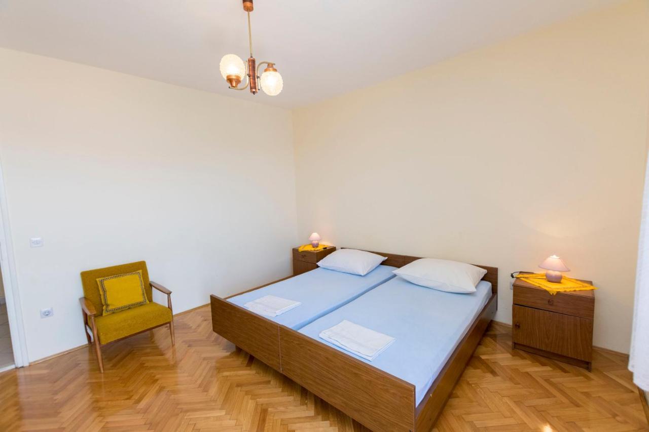 Apartment Hans Primosten Bagian luar foto